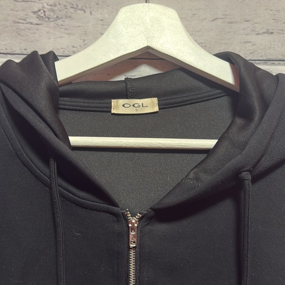 OGL cropped active wear hoodie - Picture 3 of 5